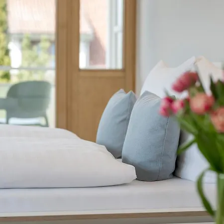 Neueroeffnung Haus Zum Wald